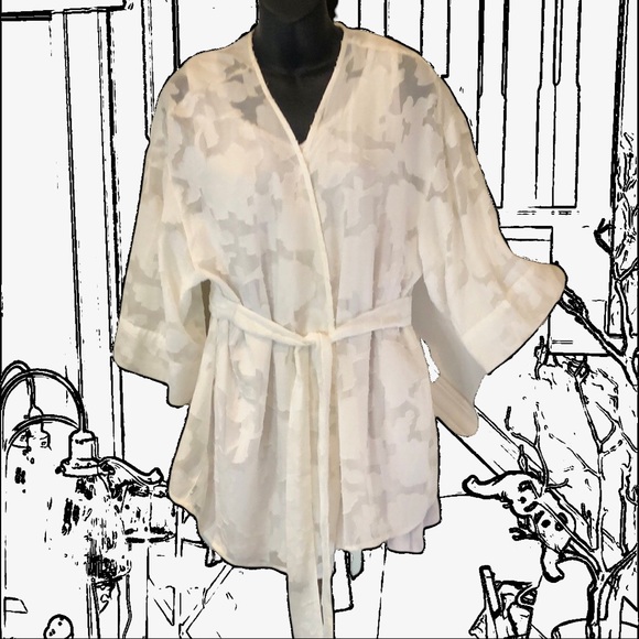 Dynamite Tops - Beautiful White Sheer Kimono